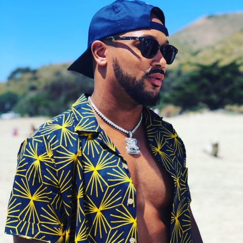 Romeo Miller on Instagram: “So today I got two shows on TV. First up, tune into my @MTV hit series @exonthebeach at 8/7c then after that switch over to catch me on…” Lil Romeo, Romeo Miller, Amber Eyes, Photo To Cartoon, Black Boy, Actor Model, Black Boys, Dream Guy, Square Sunglasses Men