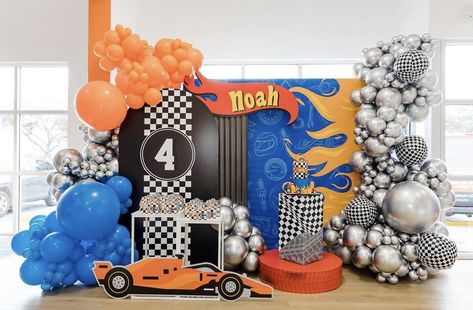 Hotwheels Decorations Ideas, Hot Wheels Balloon Backdrop, Hot Wheels Balloon Decor, Hot Wheels Backdrop, Hotwheels Backdrop Party Ideas, Hot Weels Decor Birthday, Monster Truck Decor, Ferrari Birthday, Hot Wheels Ultimate Garage