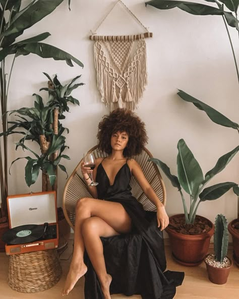 Earthy Birthday Photoshoot, Plant Photoshoot Ideas, Afro Photoshoot, Bohemian Photoshoot, Hair Styles Women, Boho Photoshoot, Beautiful Photoshoot Ideas, Nature Photoshoot, Shotting Photo