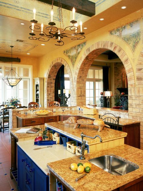 Amazing Kitchens | Kitchen Ideas & Design with Cabinets, Islands, Backsplashes | HGTV - Italian inspired kitchen Terasse Ideas, Style Toscan, Tuscan Kitchen Design, Italian Kitchen Design, Kitchen Remodel Countertops, Tuscan Design, Tuscan Kitchen, Decor Ikea, Mediterranean Home Decor