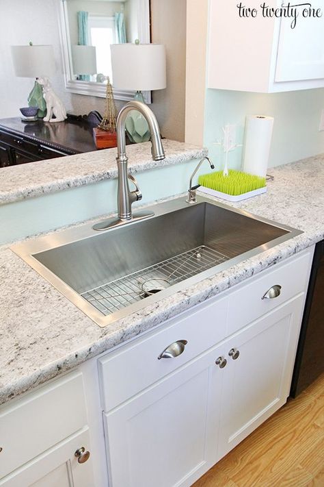 Laminate countertops and large stainless steel sink Kitchen Countertops Laminate, Replacing Kitchen Countertops, Kitchen Colour, Sink Ideas, Kitchen Countertop Materials, Laminate Kitchen, New Countertops, Kitchen Cabinets Makeover, Laminate Countertops