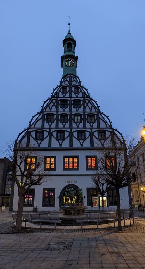 Gewandhaus Zwickau, Zwickau am Abend, Theater Plauen-Zwickau, Städtetrip, Zwickau Sehenswürdigkeiten Funky Houses, Saxony, Theater, Germany, History, Travel, Pins, Quick Saves