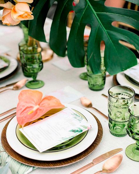 Table Flower Decor, Trendy Wedding Ideas, Tropical Table, Wedding Stand, Tropical Wedding Inspiration, Origami Wedding, Zoo Wedding, Wedding Shower Decorations, Table Flower