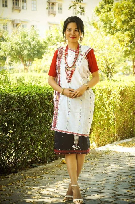 Karbi Traditional Dress, Traditional Attire, Traditional Wear, World Cultures, Traditional Dress, Book Girl, Vintage Artwork, Girl Body, North East