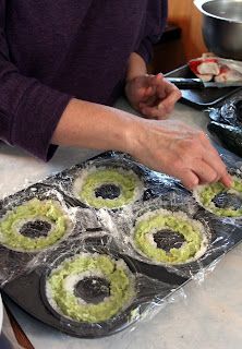 Sushi Donut Recipe, Sushi Donut, Inside Out Sushi Rolls, Sushi Doughnut, Cooked Sushi Rolls, Monkey Brain Sushi Recipe, Fish Egg Sushi, Cooking Sushi, Deep Fried Donuts