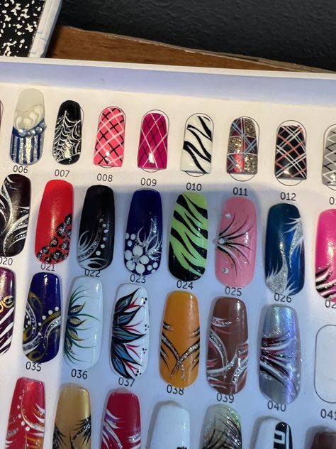 2013 Nails Trends, 2000s Nail Art Board, 90s Square Nails, 200s Nail Art, 2000s Nail Art Designs, Black 90s Nails, Early 2000s Acrylic Nail Designs, Simple 2000s Nails, 2010 Nail Designs