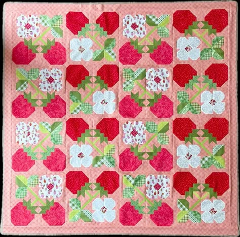 Bed Quilting Designs Patterns, Fruit Quilts, Wildflower Quilt, Flower Quilt Pattern, Fruit Quilt, Strawberry Quilt, Strawberry Tops, Flower Quilt Patterns, Flower Quilts