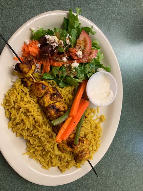 Kebab Rice Recipes, Kebab Rice, Kebab With Rice, Chicken Sheek Kebab, Chicken Kabobs Middle Eastern, Mediterranean Chicken Kabob Recipes, Chicken Shish Kabobs, Kebab Skewers, Chicken And Chips