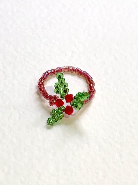 Christmas Jewelry - Don't have time to search for the products you're hunting for? Check out Amazon.com now! Christmas Beaded Ring, Holiday Beaded Bracelets, Beaded Christmas Jewelry, Bead Crafts Christmas, Christmas Beads Ideas, Christmas Beaded Jewelry, Christmas Rings, Christmas Jewelry Diy, Diy Wire Jewelry Rings