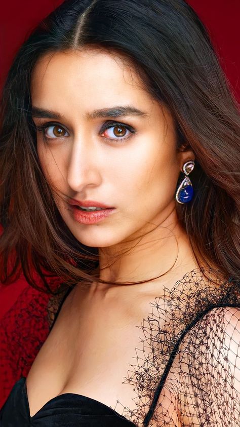 Stereo Hearts X Zaalima, Zaalima Song, Photo Video Edit, Bollywood Female Actors, Tv Actress Images, Stereo Hearts, Stylish Actresses, Actress Hairstyles, Shraddha Kapoor