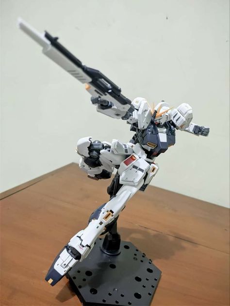 Gunpla Pose Idea, Gundam Pose Reference, Gundam Posing, Gunpla Pose, Gunpla Posing, Gundam Pose, Nu Gundam, Cyberpunk 2020, Armor Drawing