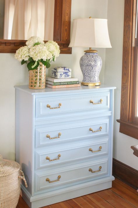 Tips on Painting Furniture Chinoiserie Painted Furniture, Chinoiserie Living Room, Dorm Decor Ideas, Striped Furniture, Glass Bedroom, French Country Rustic, Tropical Outdoor, Apartment Vibes, Nick Nacks