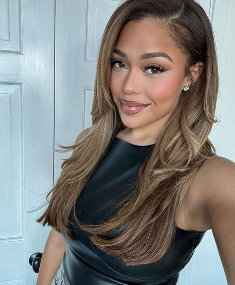 Black Fading Into Blonde Hair, Ash Brown Black Women, Hair Color Ideas On Brown Skin, Jordyn Woods Hair, Hair Color For Light Skin Tone, Blonde Hair Brown Skin, Blonde Hair On Brown Skin, Light Honey Brown Hair, Olive Skin Tone Hair Color