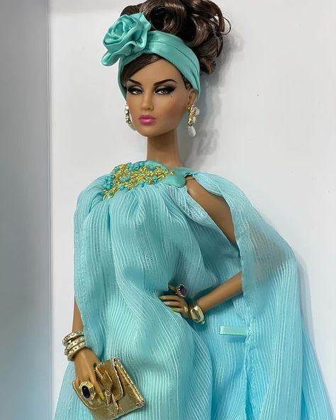 The Fashion Doll House Of Glamour (@thefashiondollhouseofglamour) • Fotky a videa na Instagramu Fashion Dolls Photography, Glamour Dolls, Glam Doll, Barbie I, Doll Photography, Black Doll, Chiffon Gown, Barbie Friends, Barbie Collector