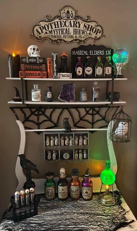 Halloween Bedroom, Home Decor Painting, Halloween Room Decor, Horror Decor, Spooky House, Dark Home Decor, Halloween Tattoo, Halloween Crafts Decorations, Goth Home