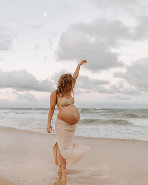 A very dreamy maternity session with Melissa & Abe and their 2 beautiful sons. Waiting for their latest addition to get earth side any days now. Bottling up this very special time of their lives before they become a family of five. 🌼🌝 Beach Maternity Photos, Family Of Five, Beach Maternity, Maternity Photoshoot, Maternity Photos, Maternity Session, Pregnancy Photoshoot, How To Become, Siding