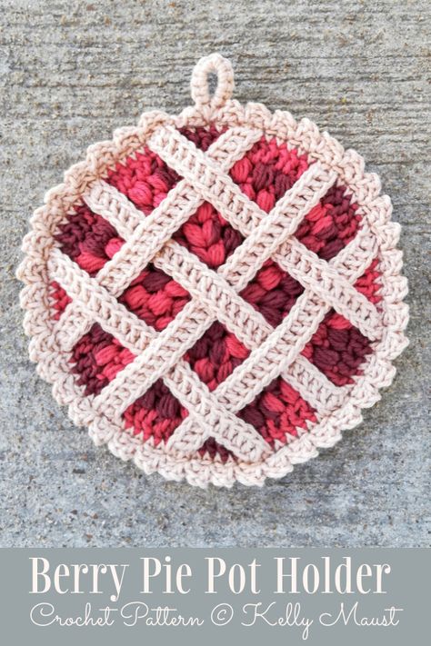 Delicious Pie Potholder Crochet Patterns - DIY Magazine Pie Pot Holder, Crochet Potholder Patterns, Crochet Hot Pads, Confection Au Crochet, Potholder Patterns, Crochet Potholders, Crochet Kitchen, Fun Crochet Projects, Hot Pad