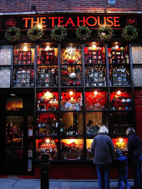 Pra quem realmente gosta de chá, esse é o lugar! Tea In London, Tea In London Aesthetic, London Tea Shop, Best Place For Tea In London, Afternoon Tea Bus London, Living In London, London Baby, London Christmas, London Calling