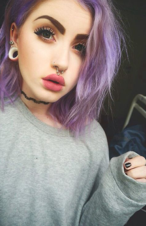 Scene Girl, Ear Tunnels, Scene Girls, Ear Gauges, Beauty Expert, Piercing Tattoo, Up Girl, Purple Hair, Piercing Jewelry