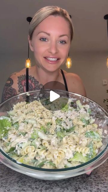 Shay Click on Instagram: "THE BEST MACRO FRIENDLY CHICKEN CAESAR PASTA SALAD EVER 🔥🔥🔥🥗🥗🥗🍝🍝🍝 

Recipe makes 8 servings 
Macros per serving: 307 cals, 21P, 39C, 7F" Creamy Chicken Pasta Salad, Cesar Pasta Salad, Pasta Salad Recipes Healthy, Barley Stew, Chicken Caesar Pasta, Macaroni Salads, Healthy Pasta Salad Recipes, Caesar Pasta Salad, Golo Diet