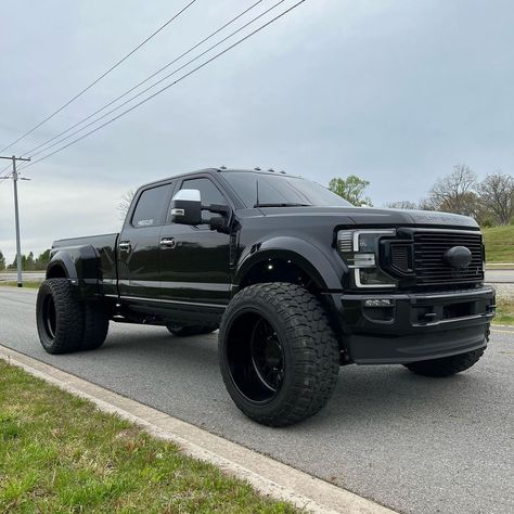 Black Lifted Trucks, F350 Dually, Ford Super Duty Trucks, Big Ford Trucks, Diesel Trucks Ford, Trucks Lifted Diesel, Super Duty Trucks, Future Trucks, Dually Trucks