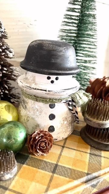 Kristin Reeves 𝕊𝕀𝔾ℕ𝕊 & 𝕊𝔸𝕃𝕍𝔸𝔾𝔼 on Instagram: "⛄️⛄️⛄️ I had so much fun making this Vintage Insulator Snowman this weekend. It was such an easy DIY & I had everything on hand. What do you think?? I think he is pretty jolly ⛄️ Happy Monday my friends♥️♥️♥️ #signsandsalvage #californiavintage #snowman #christmasdecor #farmhousechristmas #rusticchristmas #rustic #christmasdiy #christmasvignette #vignette #diy #vintagechristmas #christmasdiy #farmhousechristmas #farmhouse #diy #diychristma Insulator Snowman, Insulators Repurposed, Christmas Vignettes, Diy Snowman, Booth Ideas, Antique Shop, Upcycled Vintage, Antique Shops, Farmhouse Christmas