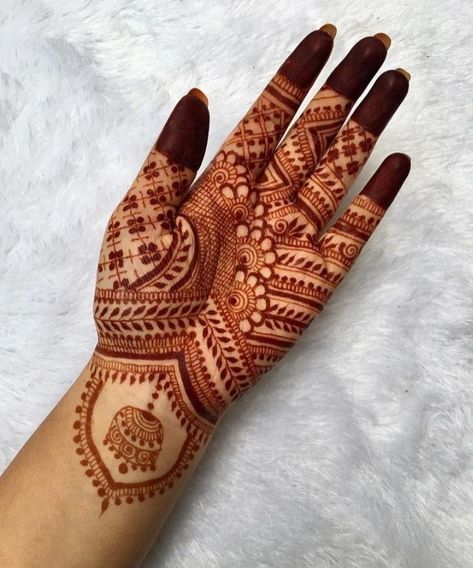 Mendhi Design For Navratri, Latkan Mehndi Design, Front Hand Mendhi Degin, Bridle Mehndi Design 2023, Simple Half Hand Mehndi Design, Half Hand Mehndi Designs, Mehendi Decorations, Tikki Design, Traditional Henna Designs