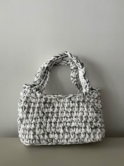 Crochet Bag Tshirt Yarn Free Pattern, Crochet Tshirt Yarn Pattern, Tshirt Crochet Bag, Crochet Bag Tshirt Yarn, Tshirt Yarn Crochet Patterns, Tshirt Yarn Projects, Tshirt Yarn Crochet Bag, T Shirt Yarn Crochet Bag, Crochet Tshirt Yarn