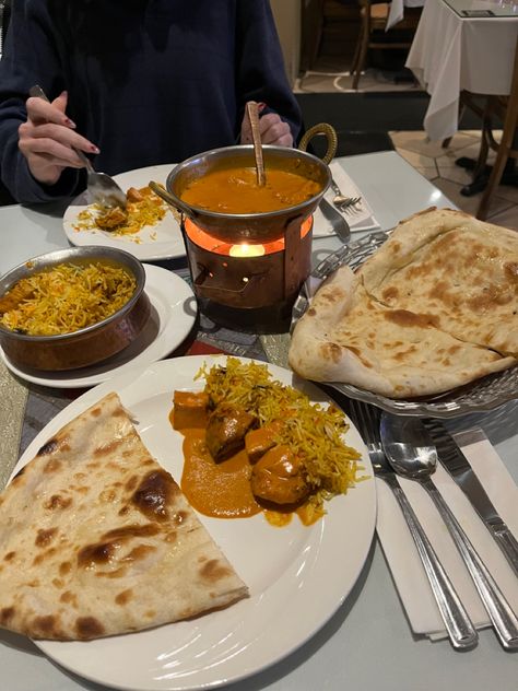 Naan with butter chicken date night indian food Naan With Butter Chicken, Indian Food Date Aesthetic, Indian Date Aesthetic, Butter Chicken Snap, Couple Dinner Date Aesthetic, Indian Food Snap, Butter Chicken And Naan, Butter Chicken With Naan, Dinner Date Aesthetic