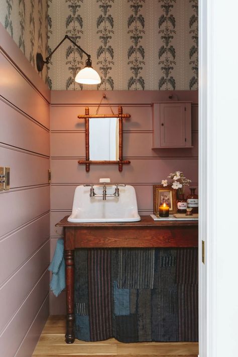 House Of Hackney Bathroom, Old Victorian Bathroom, Painted Shiplap, Pink Dining Rooms, Painting Shiplap, Pink Paint Colors, Deco Living Room, Victorian Bathroom, Garage Conversion