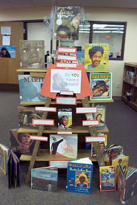 Library Displays: Do You Have a Dream?  **great idea to use a ladder to display books School Library Displays, Library Media Specialist, Library Media Center, Library Book Displays, High School Library, Library Bulletin Boards, Library Boards, Dr Martin Luther King Jr, Library Science