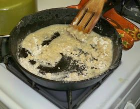 Gramma's in the kitchen: Water Gravy - Ma's good cookin'! Making Gravy With Flour, Gravy With Flour, Home Made Gravy, Flour Gravy, Easy Gravy Recipe, How To Make Gravy, Kitchen Water, Breakfast Meal, The Best Breakfast