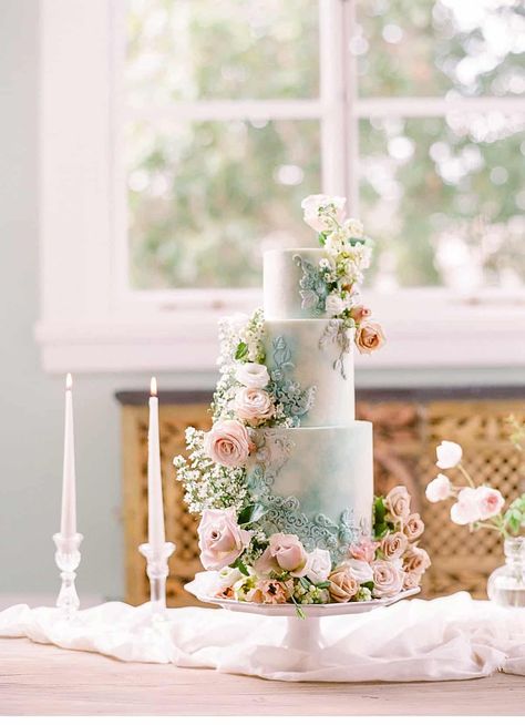 Light Blue And Pink Wedding Cake, Bridgerton Wedding Cake, Bridgerton Cake Ideas, Blue And Pink Wedding Cake, Bliss Movie, Sugar Flower Wedding Cake, Rich Wedding, Luxury Elopement, Alon Livne