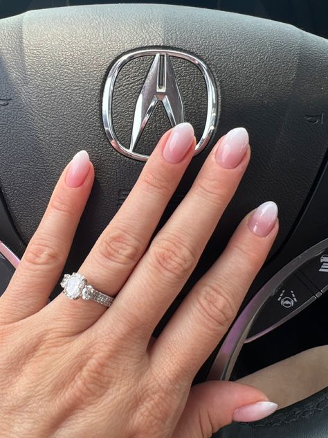 French Fade Short Nails, French Manicure Nails Almond Shape Short, Short Almond Nails French Tip Ombre, French Nails Ideas Oval, Ombre Almond Shaped Nails Short, Ombre French Short Nails, Short Almond Nails Ombre French, Ombré French Almond Nails, French Manicure Short Almond Nails