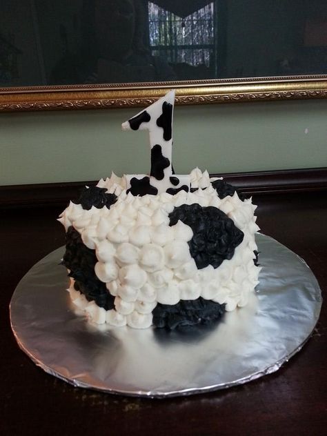 Cow Smash Cake GC#03072015 Smash Cake Cow Print, Cow Smash Cake First Birthdays, Diy Cow Smash Cake, One Year Farm Birthday Party, Cow Print Smash Cake Girl, Diy Cow Birthday, Farm Smash Cake Boys, Smash Cake Cow, Cow Cake Birthday Boy