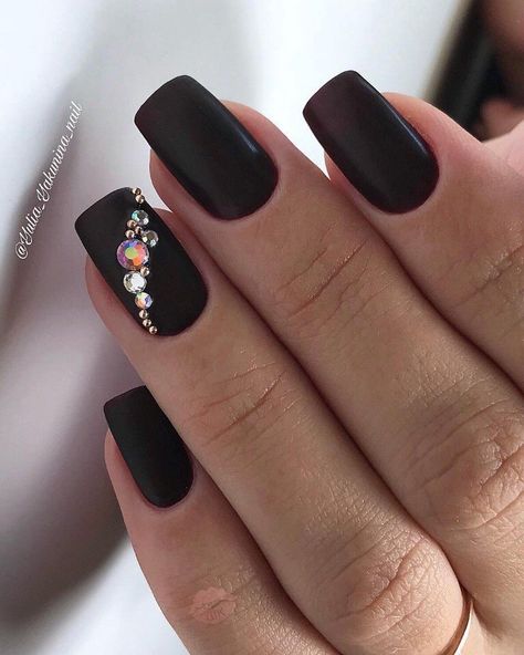 Fancy Black Nails With Gems, Black Bejeweled Nails, Short Nail Designs With Gems, Black With Diamond Nails, Nail Ideas Gems Rhinestones, Black Dip Nail Designs, Black Jewel Nails, Black Nails With Gems, Black Nails With Rhinestones