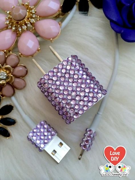 Charger Art, Phone Charger Diy, Diy Chargers, Phone Bling, Bling Ideas, Bling Phone Cases, Rhinestone Projects, Rhinestone Crafts, Bling Crafts