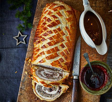 Mix up your festive main with this fabulous Christmas dinner Wellington. A make-ahead meal in one, it incorporates stuffing and cranberry sauce, so all you need to think about on the big day is the veg and gravy Wellington Recipe, Christmas Food Dinner, Bbc Good Food Recipes, Make Ahead Meals, Christmas Dinner, Meatloaf, Tray Bakes, Wellington, Christmas Food