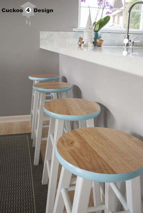 Counter Stool Makeover~love the pop of color on the rim of these, and inexpensive too! Bar stools from Target + paint=unique & lovely! Bar Stool Makeover, Diy Bar Stools, Stool Makeover, Painted Stools, Bohol, Diy Interior, Redo Furniture, Refinishing Furniture, Counter Stool