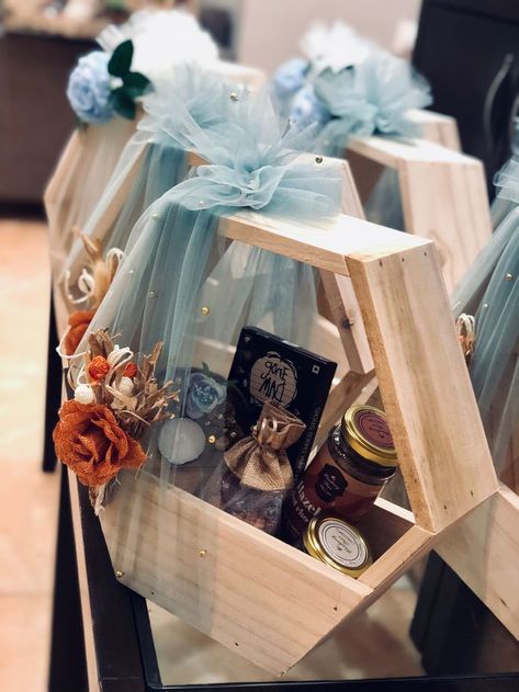 Candle Gift Hampers, Wooden Gift Boxes Ideas, Hamper Basket Decoration, Wooden Basket Gift Hamper, Wooden Hampers Gift Ideas, Hamper Decoration Ideas Gift, Lantern Gift Ideas, Gift Hampers Packaging, Gift Hamper Ideas For Her