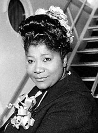 "Happy Birthday Thursday (October 26, 2017) To The Great Mahalia Jackson!" Cece Winans, Mahalia Jackson, Gospel Singer, Gospel Song, I Love Music, Last Fm, On My Way, Soul Music, The 50s