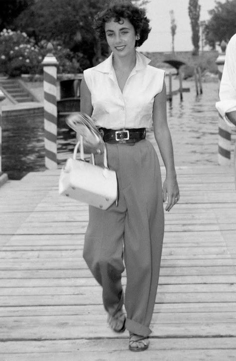 1950s Casual Outfits, Elizabeth Taylor Style, Style Oversized Sweater, 50s Outfit, 1950s Casual, 1940s Fashion Women, Forties Fashion, Casual Fashion Style, 1950s Fashion Women