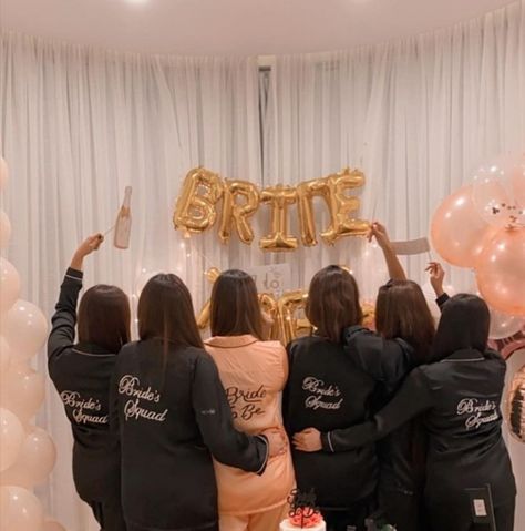 Minal Khan Wedding, Bachelorette Party Ideas Girl Night, Shower Dress For Bride, Bride To Be Decorations, Saboor Ali, Brides Mate, Bridal Shower Photography, Bachelorette Party Photo, Kinza Hashmi