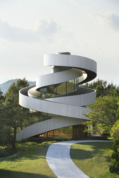 Gallery - Ribbon Chapel / NAP Architects - 8 Ribbon Chapel, Portfolio D'architecture, Hiroshi Nakamura, Architecture Cool, Architecture Unique, Interesting Buildings, Amazing Buildings, Baroque Architecture, Unique Architecture