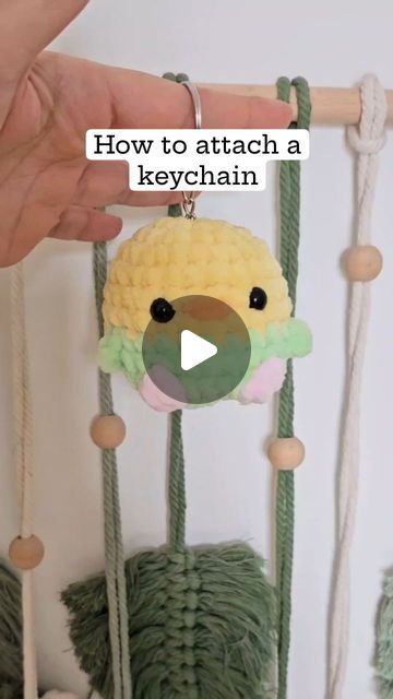 Silvia Parascandolo on Instagram: "I've been asked many times how I attach the keychain to my amigurumi, so here's a little tutorial for you all! ☺️

Let me know if you also do it like this or if you use a different method! 🥰

#amigurumi #crochet #crochetersofinstagram #crocheter #crochetfreepattern #amigurumifreepattern #nosewcrochet #beginneramigurumi #crochettips #crochethacks" How To Attach Keychain To Crochet, Keychain Crochet Tutorials, Crochet Keychain Tutorial, Crochet Patterns Toys, Crochet Tips, Crochet Keychain, Chunky Yarn, Amigurumi Free Pattern, White Crochet