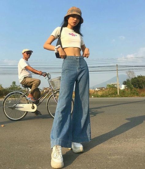 Y2K/90s bucket hat inspiration Trendy Jeans, Long Pixie, 90s Fashion Outfits, Vogue Covers, 90s Outfit, Indie Outfits, Mode Inspo, Trend Fashion, 가을 패션