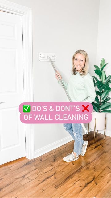 Home Organizing & Cleaning | Amazon Finds | Life Hacks on Instagram: "When’s the last time you cleaned your walls? ⠀ Luckily, this house cleaning chore doesn’t have to be done too often. ⠀ For my chenille mop/duster or the wet and dry mop and bucket comment the word “link” and I’ll send you a message with the details. ⠀ Spring cleaning is the perfect time to knock it out or throughout the year as needed of you have kids, pets or other factors that get them dirty sooner. ⠀ Lots of times simply du Mopping Walls, Cleaning Walls Hacks, Cleaning Walls With Spin Mop, How To Clean Walls, Spin Mop Cleaning Solution, Wall Cleaning Solution, Wall Mop, Degreaser Cleaner, Mop And Bucket