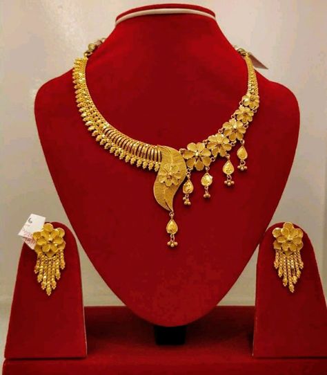 Gold Necklace Set Bridal, Indian Gold Necklace Designs, Unique Gold Jewelry Designs, Gold Bridal Necklace, Gold Jewelry Simple Necklace, Round Watch, Handmade Gold Jewellery, Gold Bridal Jewellery Sets, Gold Jewelry Stores