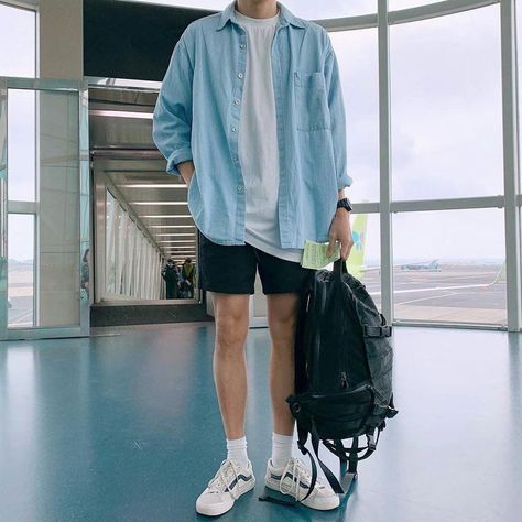 Kemeja Denim, Kpop Fashion Men, Minimalist Moda, Model Citizen, Mens Summer Outfits, Mens Casual Outfits Summer, Mens Trendy Outfits, Street Style Outfits Men, Men Stylish Dress