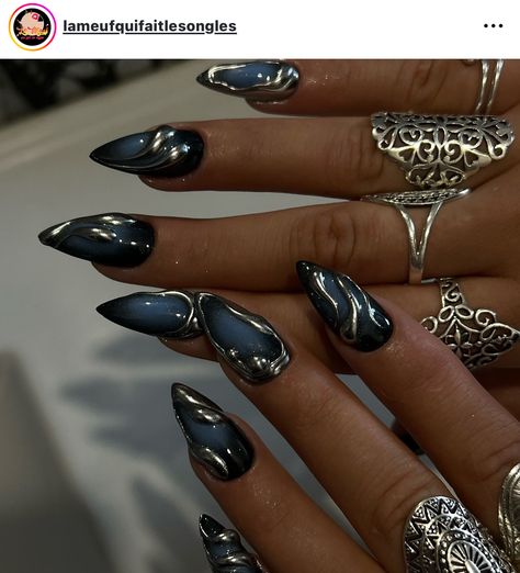 Nail Inspo Summer Black, Cyberpunk Nails Black, Black Mermaid Nails, Dark Manicure Ideas, Siren Nails Dark, Dark Nails With Design, Dark Mermaid Nails, Witchy Nail Ideas, Gothic Nail Art Dark